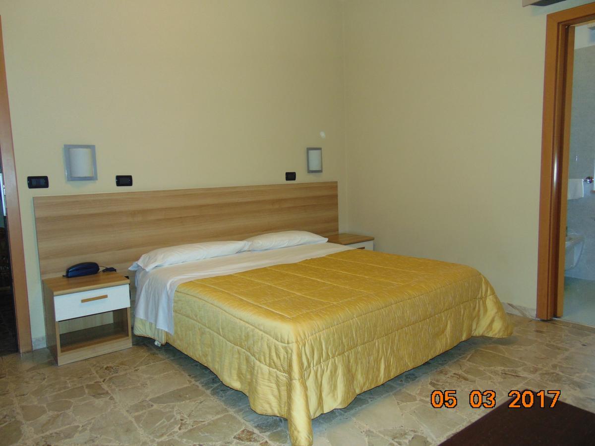 Hotel Mazzocchetti Citta Sant'Angelo Exterior foto