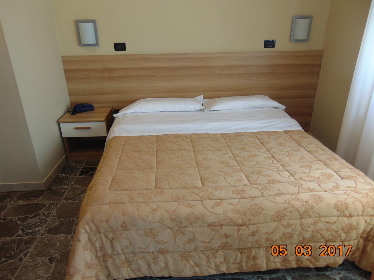 Hotel Mazzocchetti Citta Sant'Angelo Exterior foto