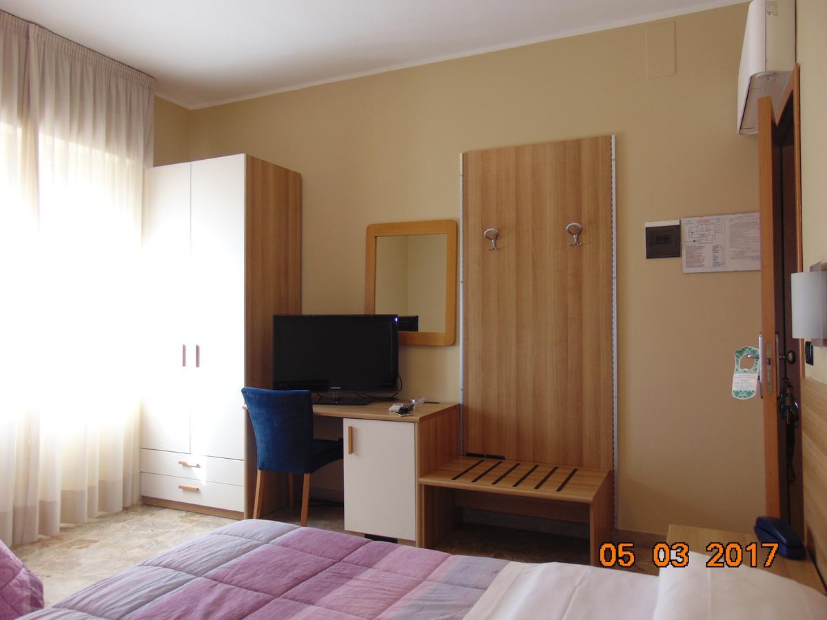 Hotel Mazzocchetti Citta Sant'Angelo Exterior foto